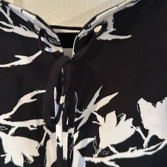 White and black summer dress with pockets - Picture 3 of 4